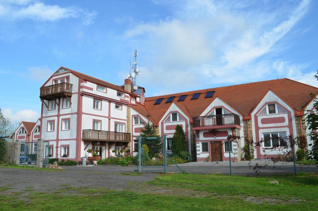 Hotel Famozclub Bakov nad Jizerou Esterno foto