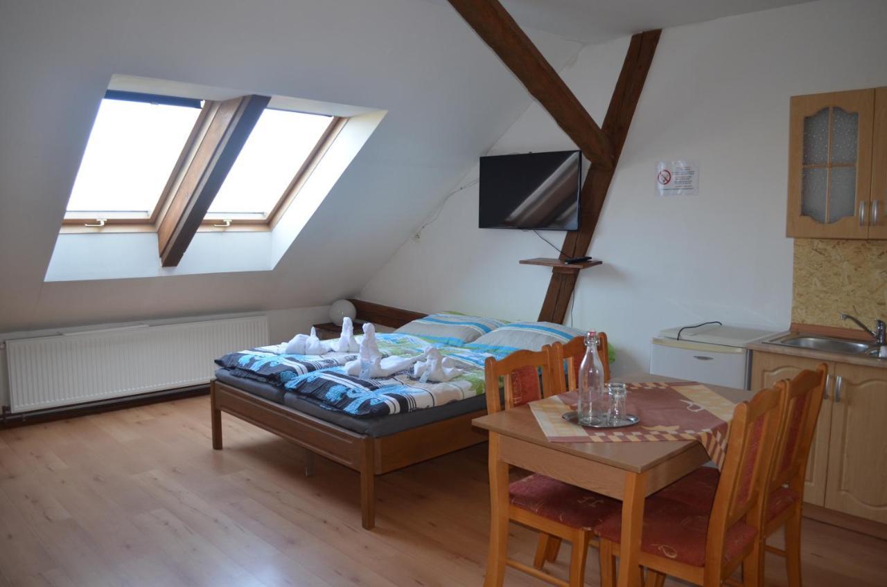 Hotel Famozclub Bakov nad Jizerou Esterno foto