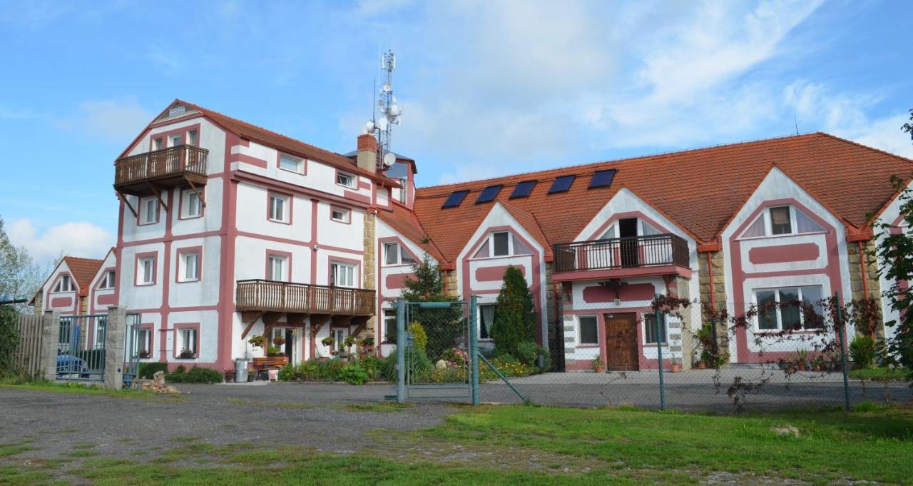 Hotel Famozclub Bakov nad Jizerou Esterno foto