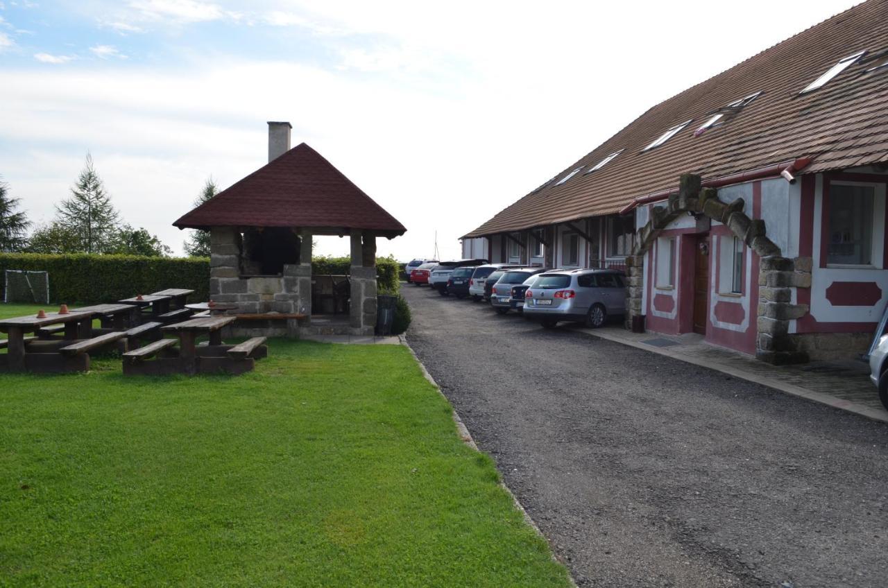 Hotel Famozclub Bakov nad Jizerou Esterno foto