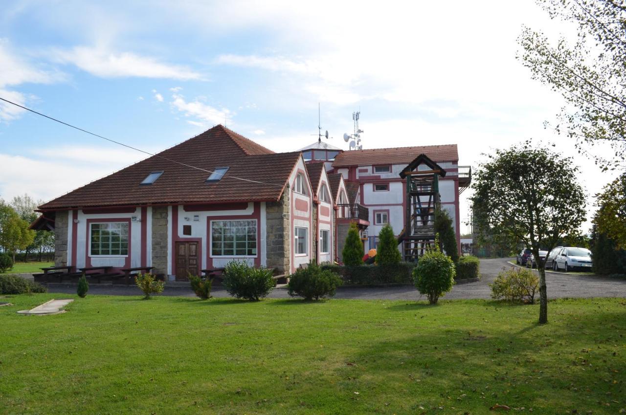 Hotel Famozclub Bakov nad Jizerou Esterno foto