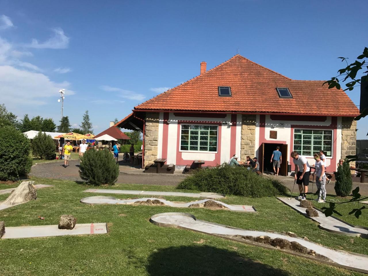 Hotel Famozclub Bakov nad Jizerou Esterno foto